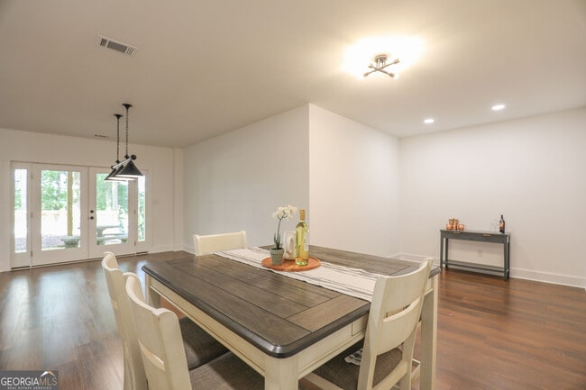 Building Photo - 212 Southland Dr