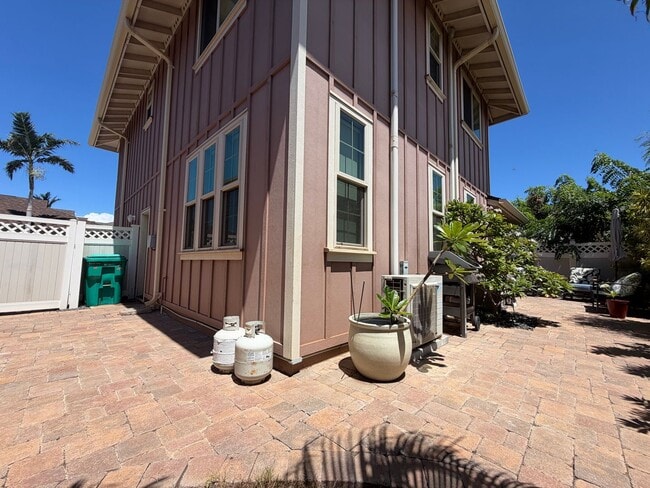 Building Photo - 106 Kahoma Village Loop