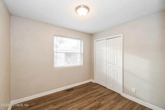 Building Photo - 6418 Ballejo Ct N