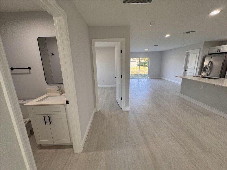 Building Photo - 4100 Mendoza Ave