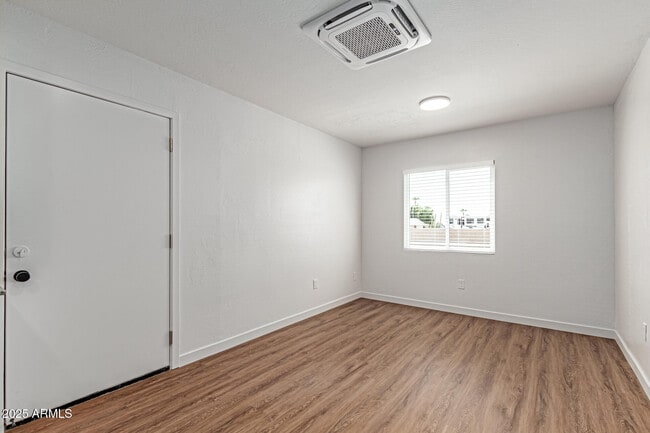 Building Photo - 1934 E Carver Dr