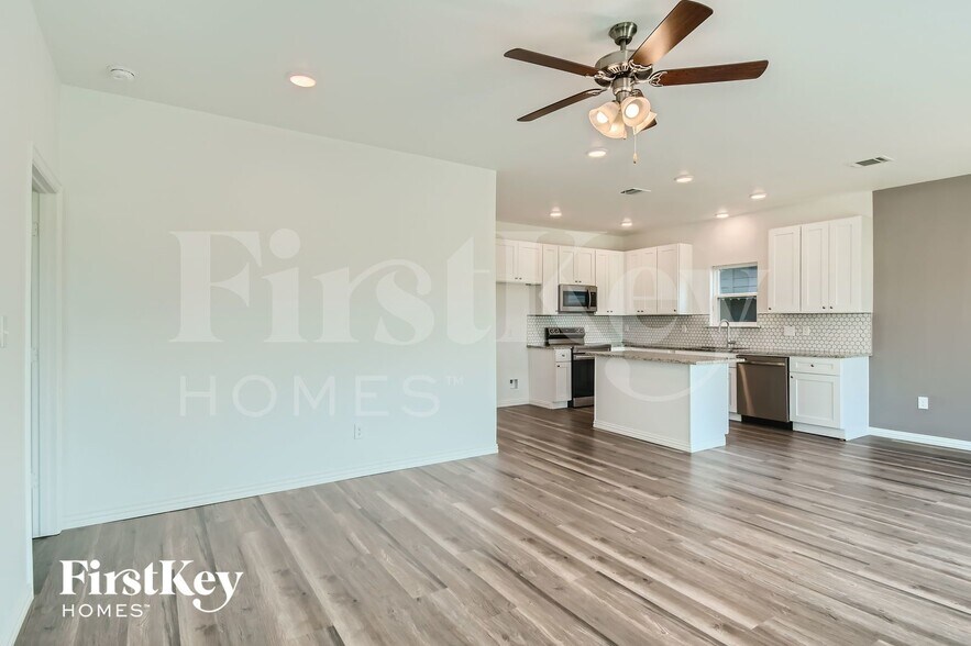 Building Photo - 7360 Parkside Pl Dr