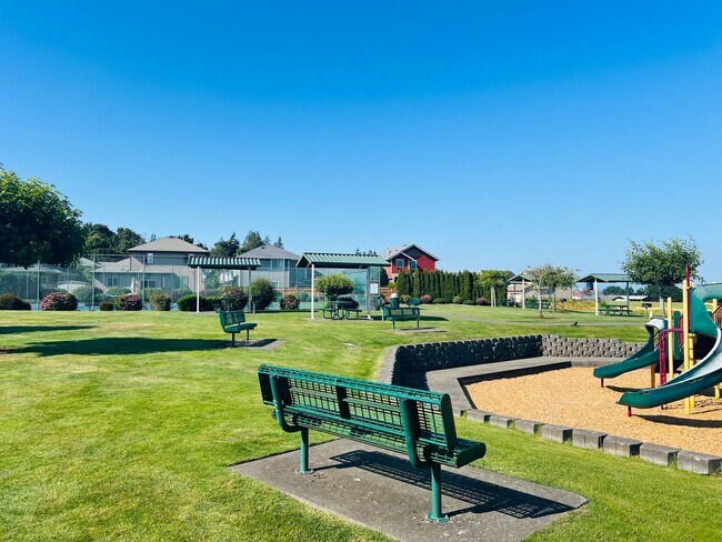 Building Photo - 4 Bedroom 2.5 Bathroom Home w/ Garage In Ferndale!