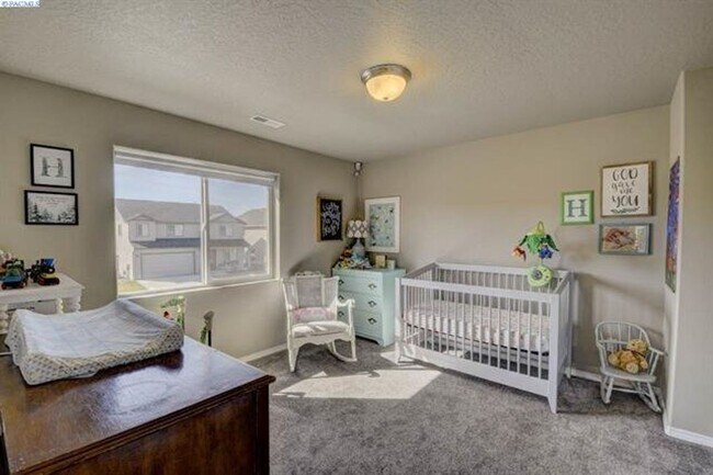 Building Photo - 1710 SW Panorama Dr