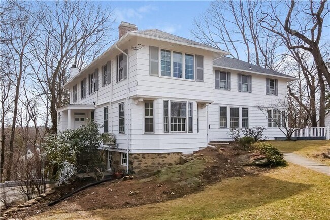 Building Photo - 50 Greenacres Ave