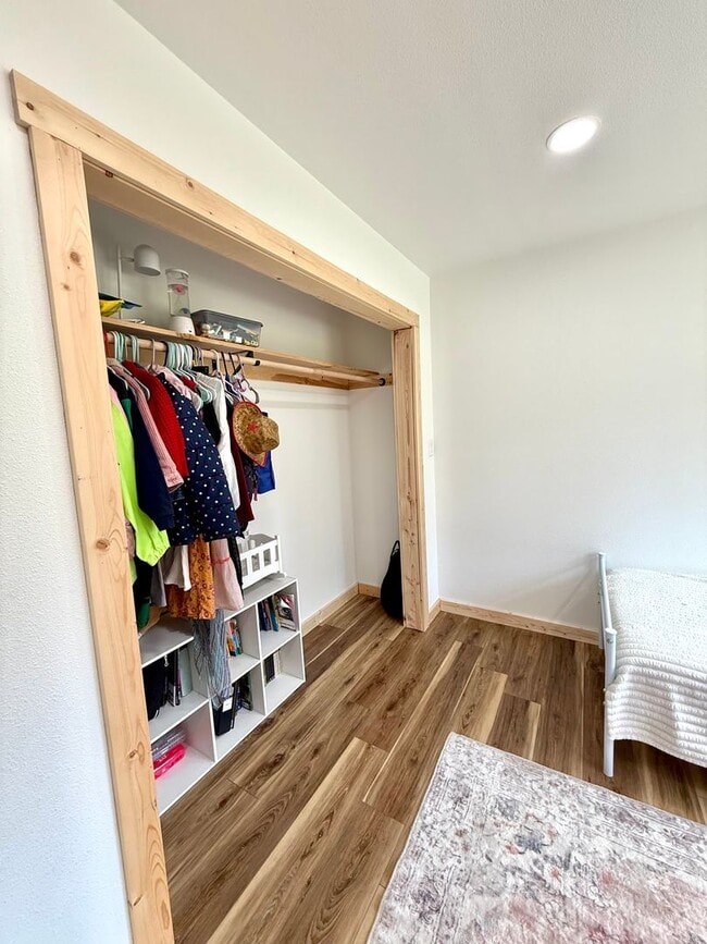 Building Photo - LIKE NEW K-BEACH HOME!