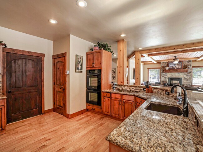 Building Photo - 235 Moonridge Dr