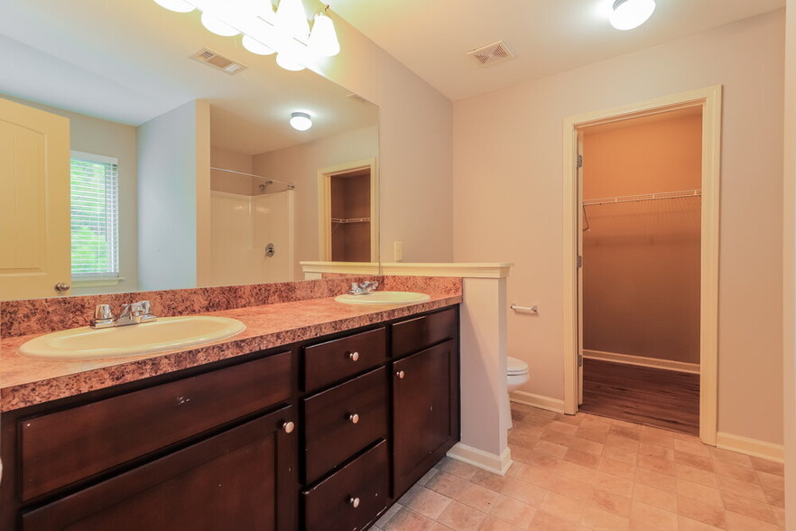 Building Photo - 50 Vivid Ln