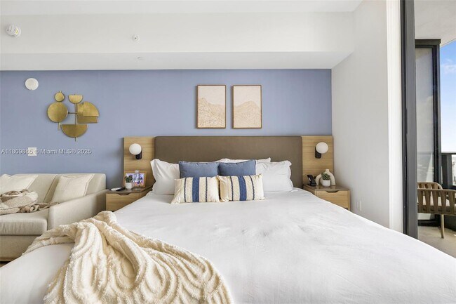 Building Photo - 159 NE 6th St