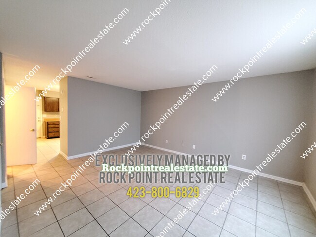 Building Photo - 700 Roberta Dr