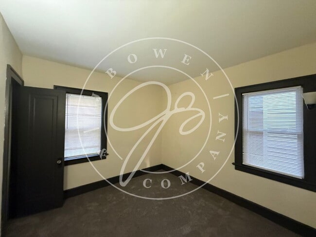 Building Photo - "Charming 2-Bedroom Home with Gleaming Har...