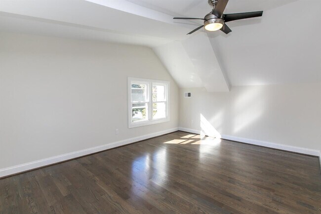 Building Photo - 564 Claymont Dr