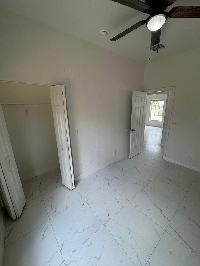 Building Photo - 890 NW 25th Ave