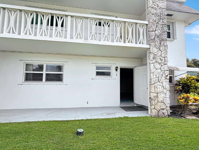 Building Photo - Well-Maintained 2-Bedroom Condo in Meridian Park | 55+ Community | Palm Beach Gardens