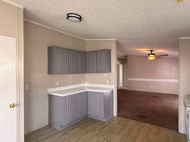 Building Photo - 2112 Colonial Dr