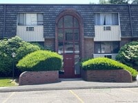 Building Photo - 309 High Path Rd
