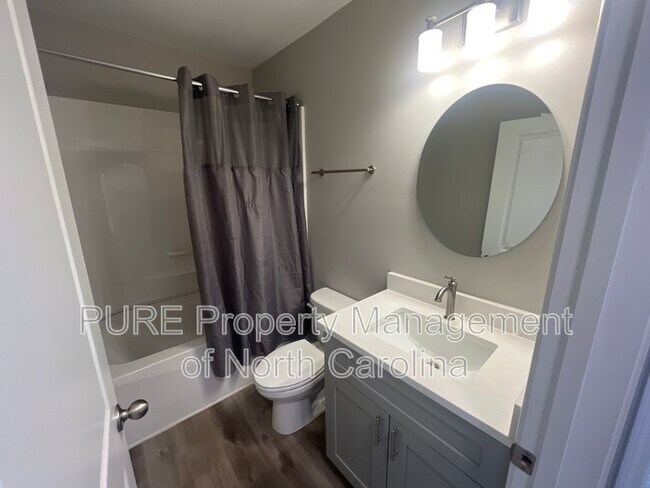 Building Photo - 3355 E Ridge Rd