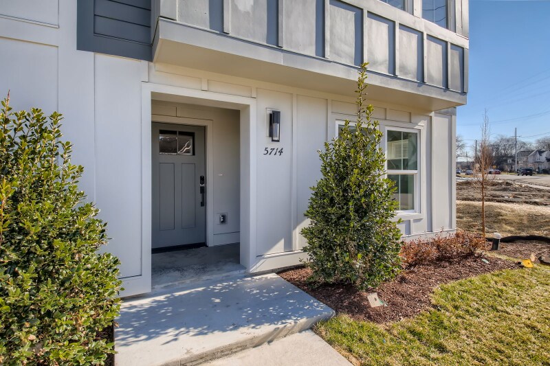 Building Photo - 5714 California Ave