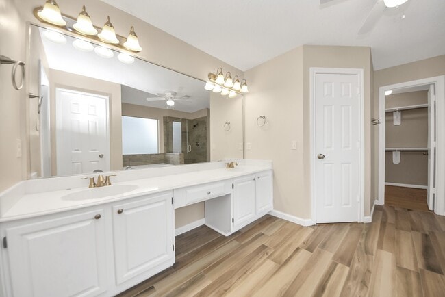 Building Photo - 1702 Park Ridge Dr