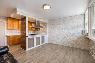 Building Photo - 2 Bed / 1 Bath 1 Parking , Community Pool , Electricity, Water, Sewer & Gas Included, Secured Bui...
