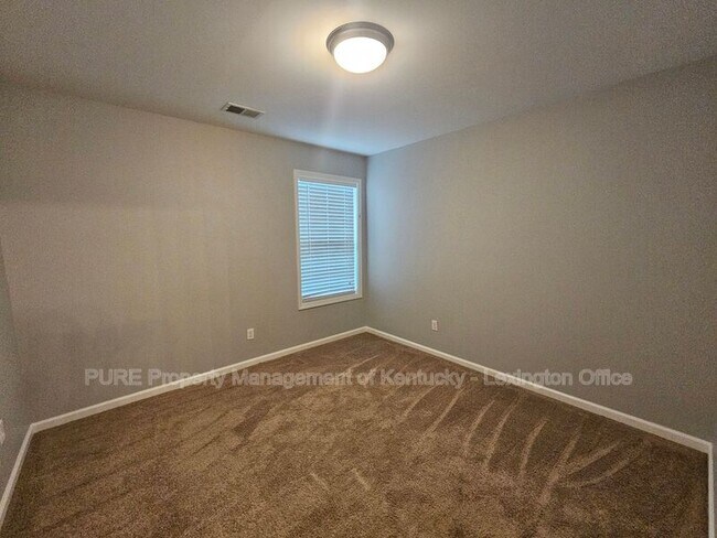 Building Photo - 688 Estrella Dr