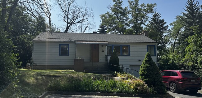 Building Photo - 1005 NE Duncan Ln