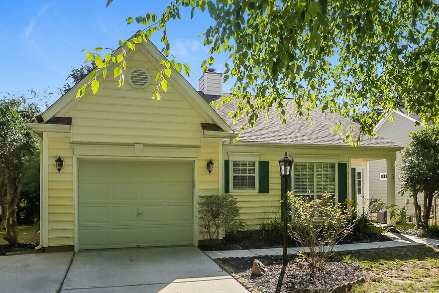 Building Photo - 10424 Brawley Ln