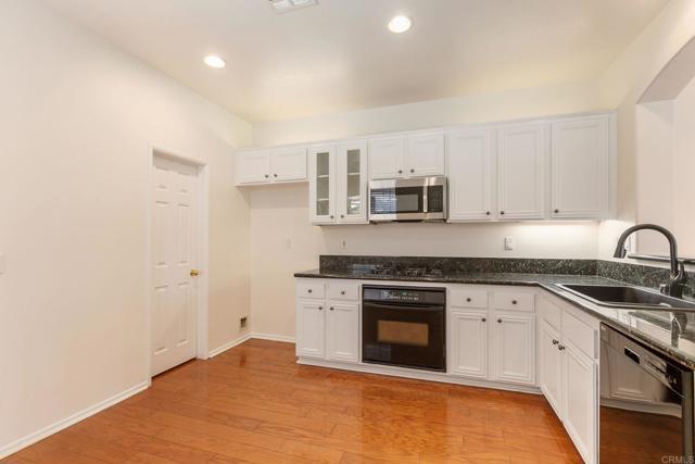 Building Photo - 633 Sumner Way