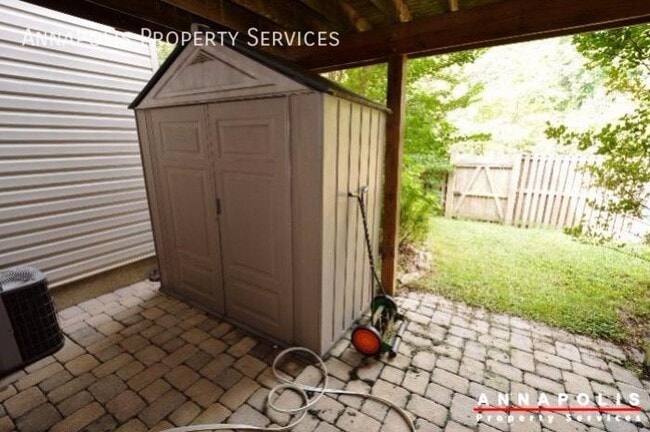 Building Photo - 828 Stonehurst Ct