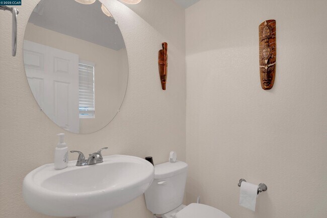 Building Photo - 351 Coolcrest Dr
