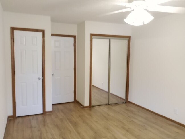 Building Photo - Charming 3 Bedroom, 2 Bath Single Family H...