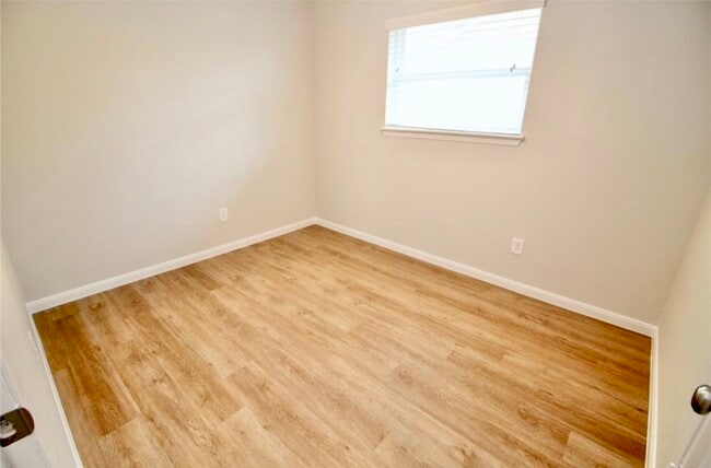 Building Photo - 407 Stadium Ln