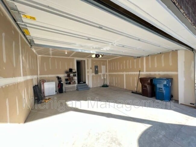 Building Photo - 263 N Sydney Ct