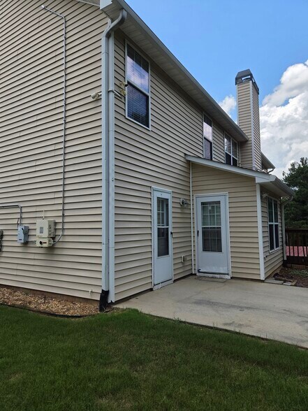 Building Photo - 1359 River Club Dr NE