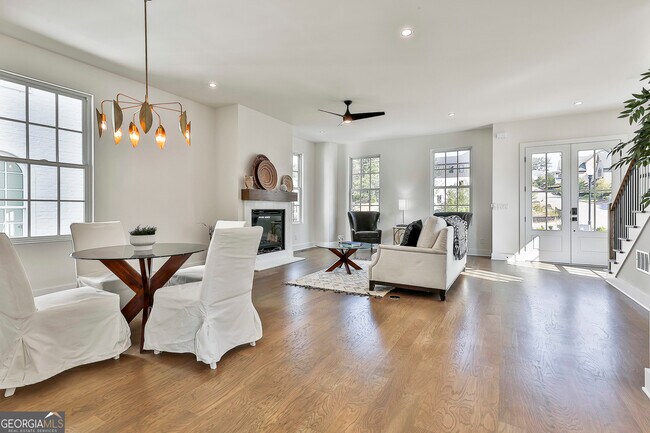 Building Photo - 940 Laurel Brooke Ave