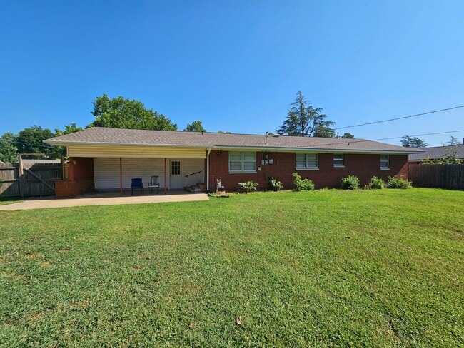 Building Photo - (3) Bed/(2) Bath with Storm Shelter and Mo...