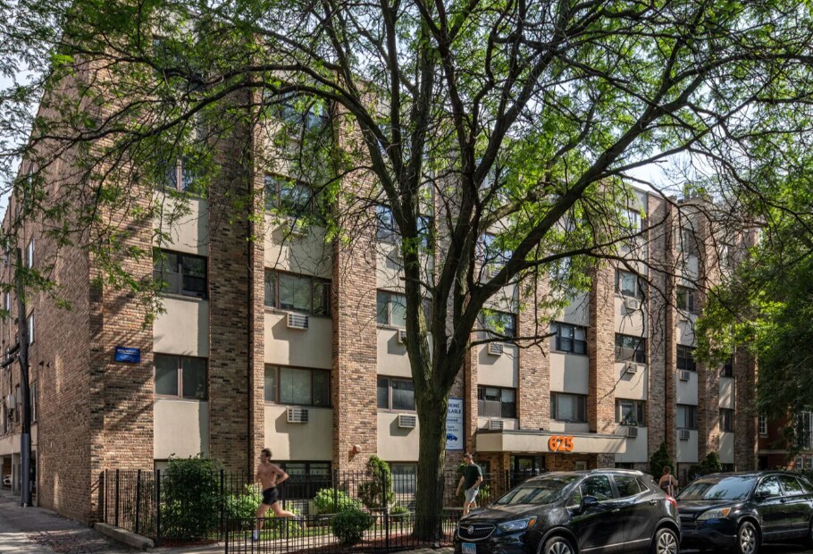 Building Photo - 630 W Wrightwood Ave