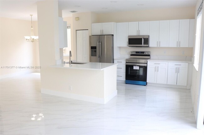Building Photo - 1028 Golden Cane Dr