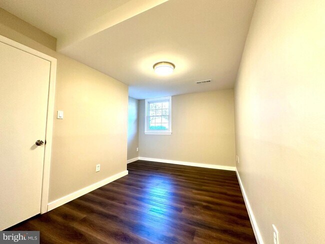 Building Photo - 2529 W Meredith Dr