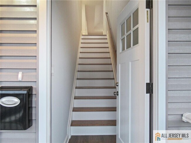 Building Photo - 502 Alpine St