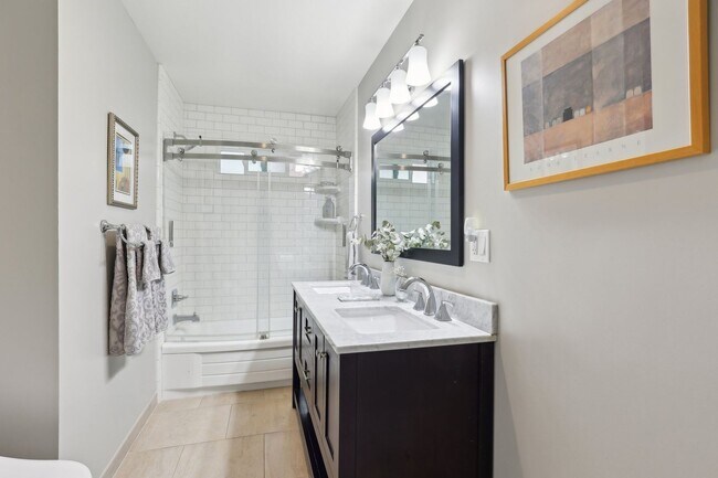 Building Photo - Single-Level Three-Bedroom Retreat in Napa...