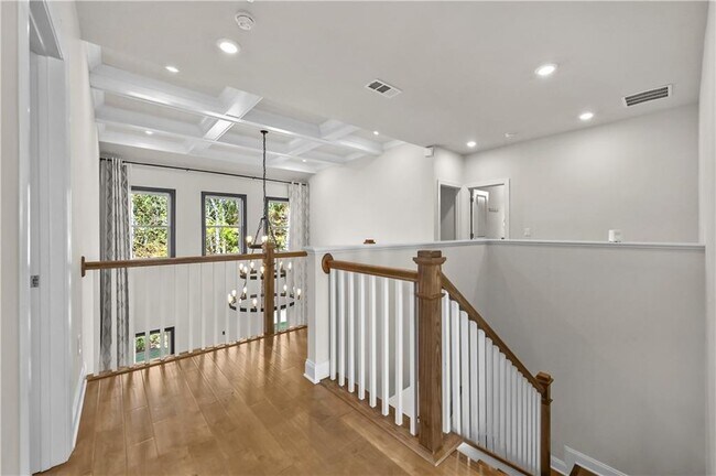 Building Photo - 3475 Benedict Pl