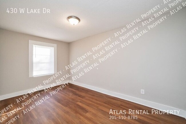 Building Photo - 430 W Lake Dr