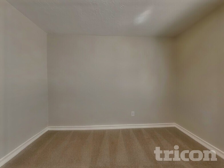 Building Photo - 29418 Fox River Dr