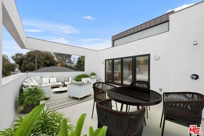 Building Photo - 15322 De Pauw St