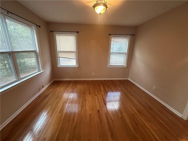 Building Photo - 61 Longwood Ct