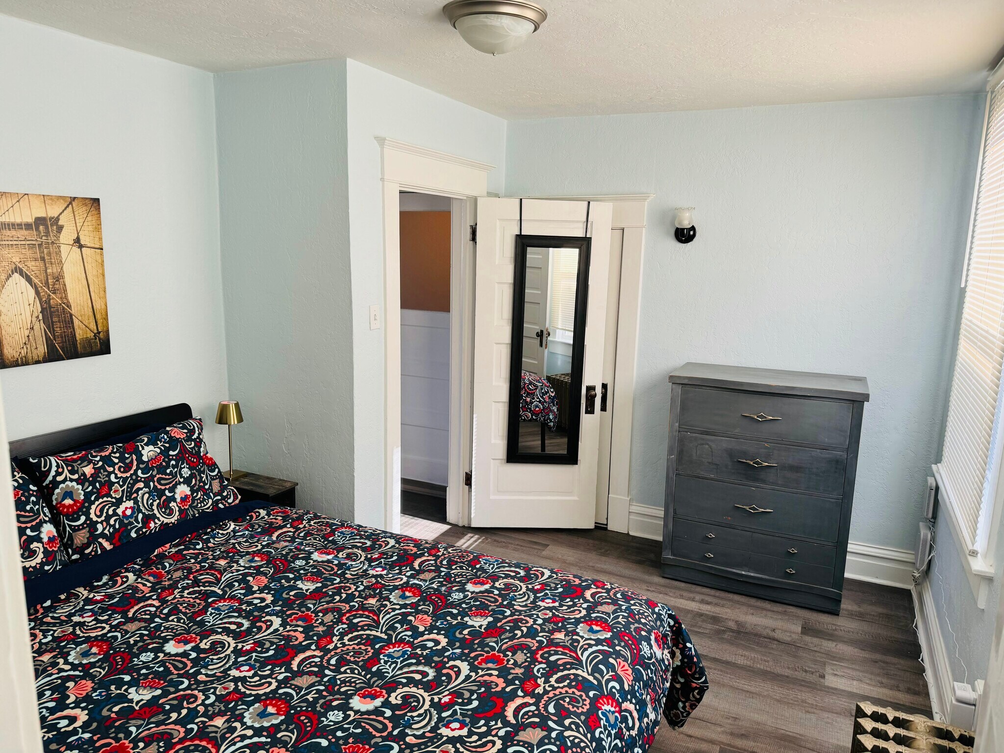 Bedroom - 315 W Halliday St