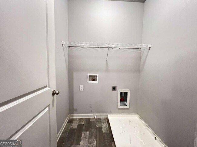 Building Photo - 4675 Silver Oak Dr SW