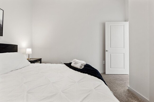 Building Photo - 5820 1/2 Cameron Road-SI FL1-ID1295731P