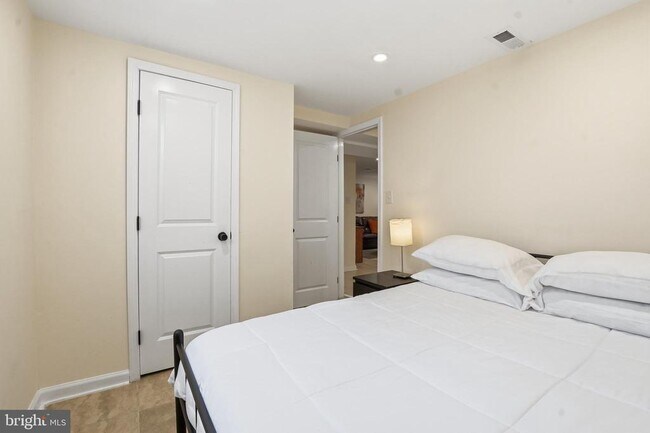 Building Photo - 7024 Lee Park Ct